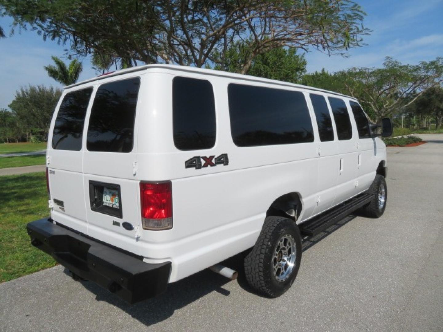 2014 White /GRAY Ford E-Series Wagon XLT (1FBSS3BL6ED) , AUTOMATIC transmission, located at 4301 Oak Circle #19, Boca Raton, FL, 33431, (954) 561-2499, 26.388861, -80.084038 - Photo#31